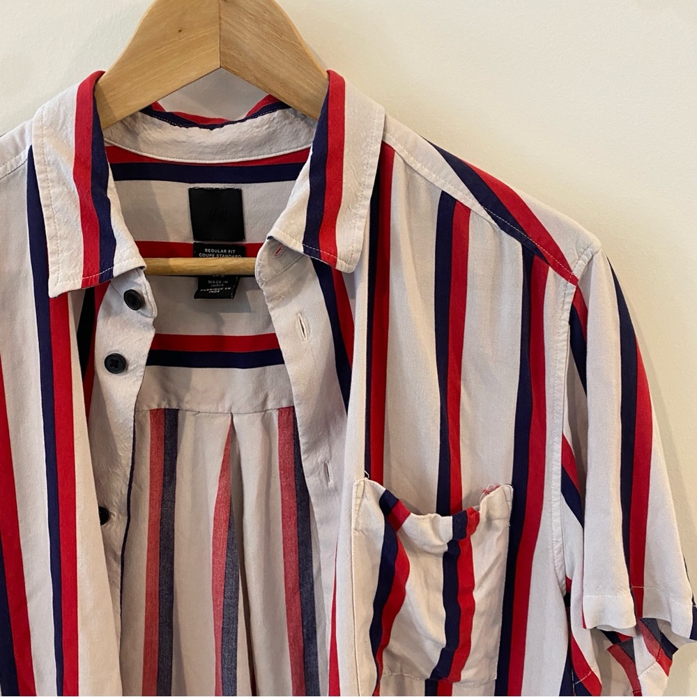 H&M Men’s Red, White & Blue Stripe Button Down Shirt Sz Medium - Picture 3 of 4